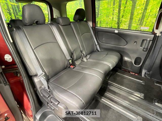 Nissan SERENA 2017-08 8781985-8