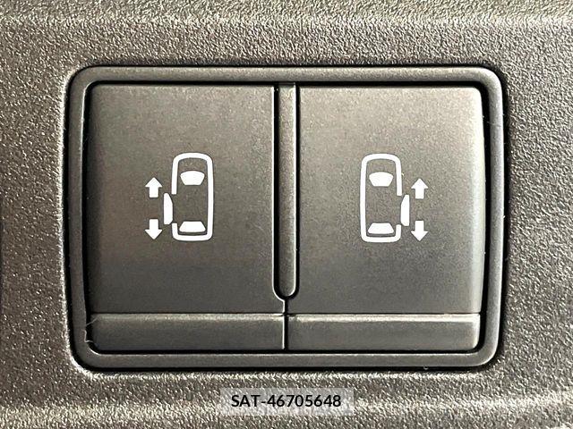 Nissan SERENA 2017-03 8781981-5