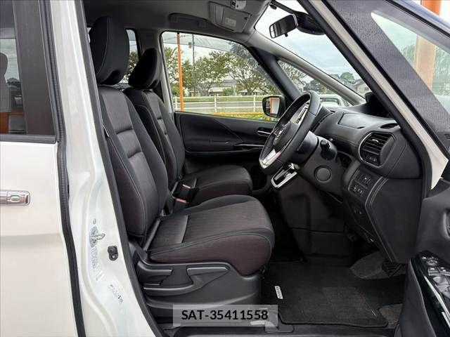 Nissan SERENA 2017-04 8781989-15