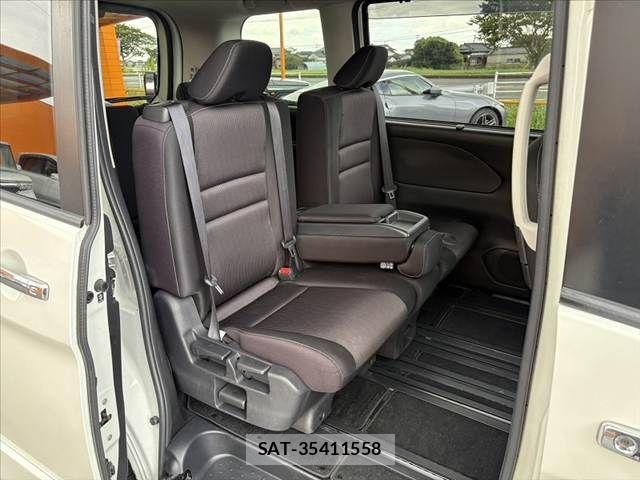 Nissan SERENA 2017-04 8781989-17