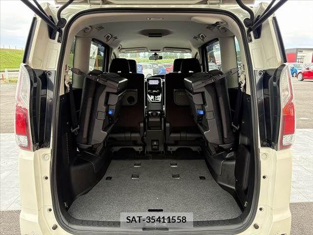 Nissan SERENA 2017-04 8781989-22
