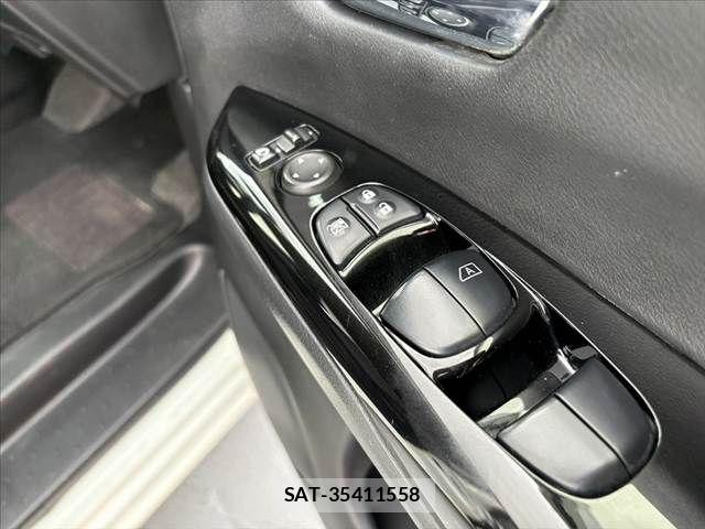 Nissan SERENA 2017-04 8781989-23