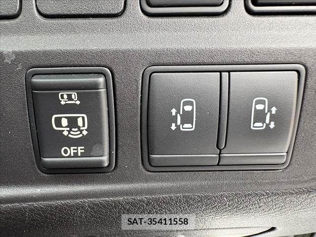 Nissan SERENA 2017-04 8781989-26