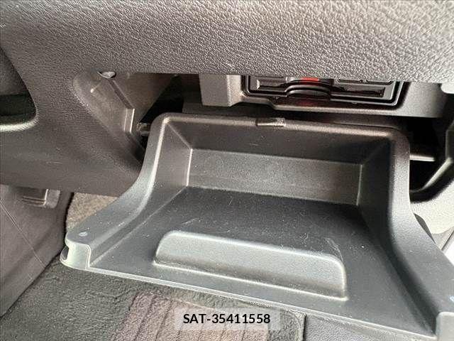 Nissan SERENA 2017-04 8781989-27