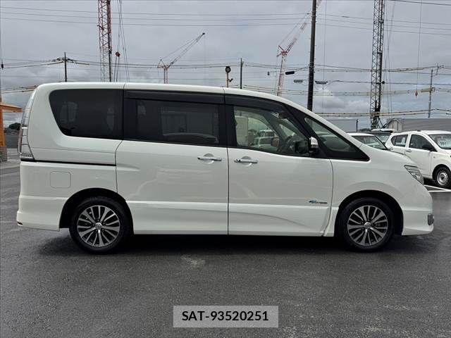 Nissan SERENA 2016-05 8797437-11