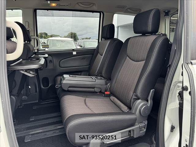Nissan SERENA 2016-05 8797437-17