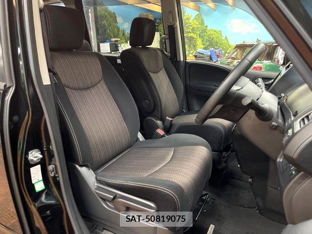 Nissan SERENA 2015-11 8797440-8