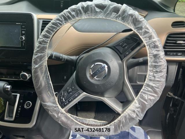 Nissan SERENA 2018-04 8797452-18