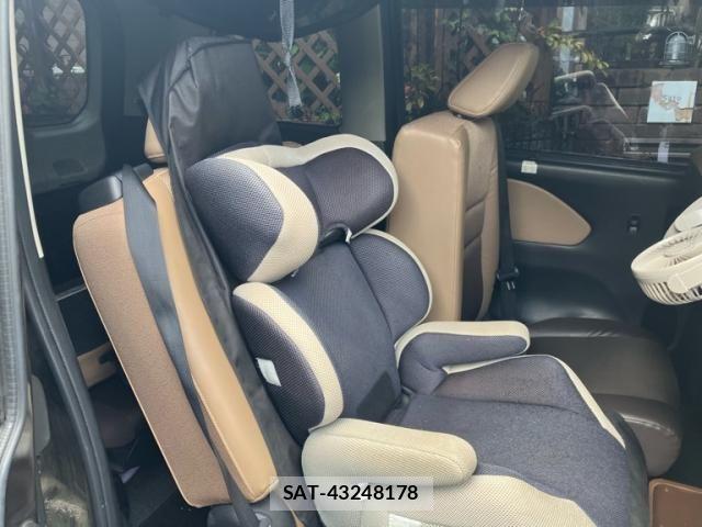 Nissan SERENA 2018-04 8797452-24