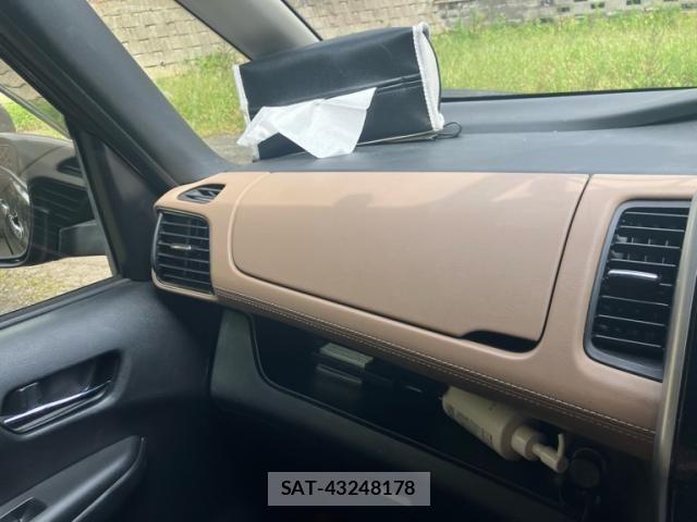 Nissan SERENA 2018-04 8797452-27