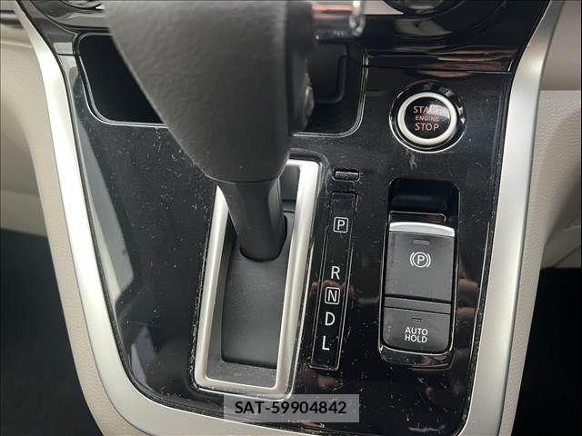 Nissan SERENA 2016-08 8797449-23