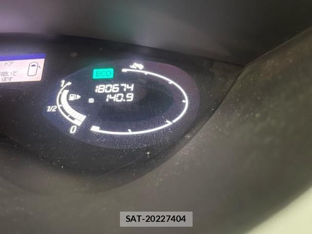 Nissan SERENA 2015-09 8831518-4