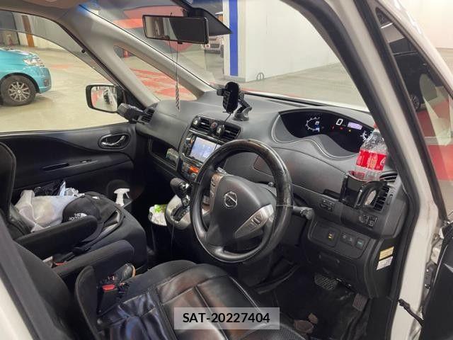 Nissan SERENA 2015-09 8831518-6