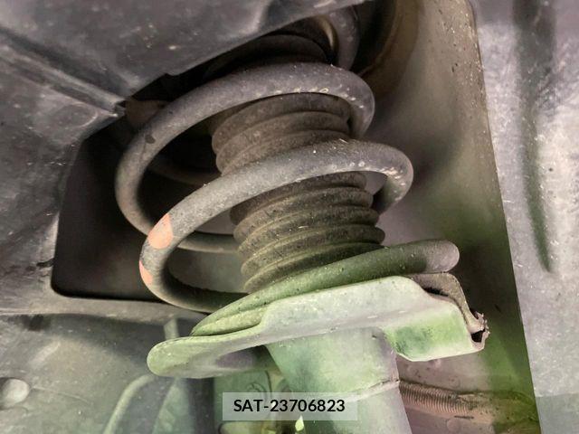 Nissan SERENA 2018-01 8831495-18