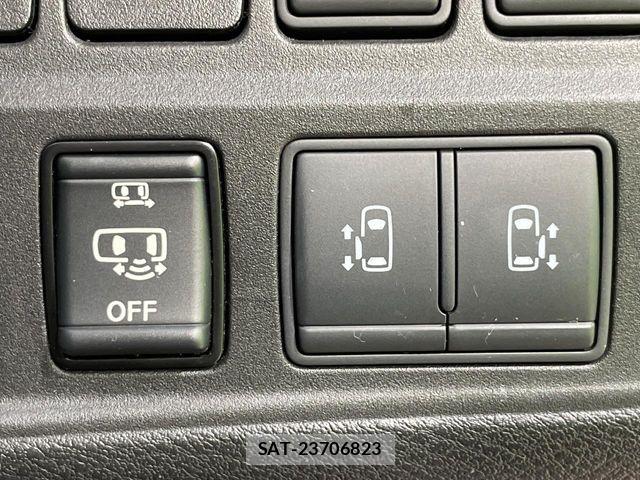 Nissan SERENA 2018-01 8831495-6