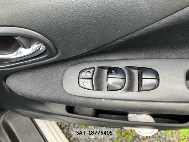 Nissan SERENA 2013-09 8831528-15