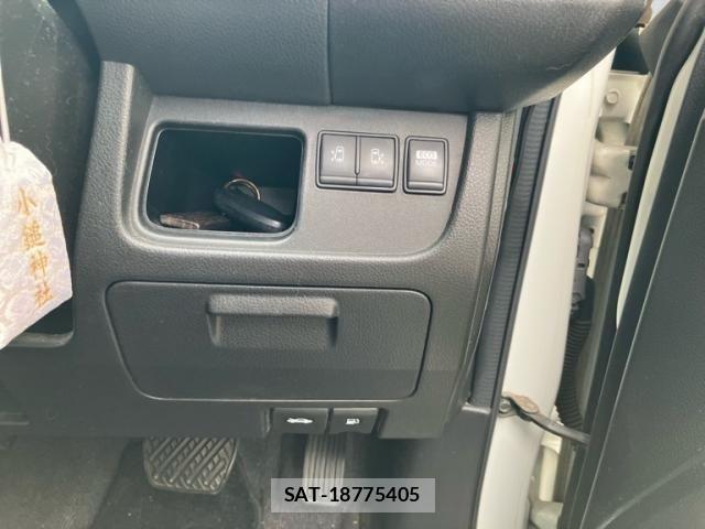 Nissan SERENA 2013-09 8831528-16