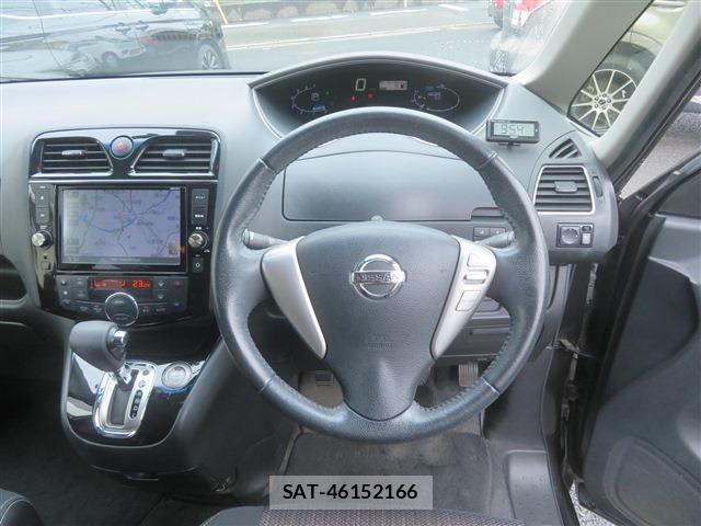 Nissan SERENA 2015-02 8831502-4