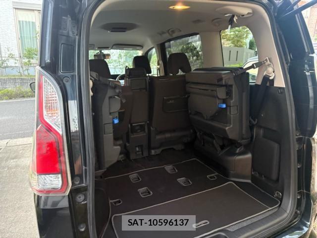 Nissan SERENA 2017-09 8831521-9