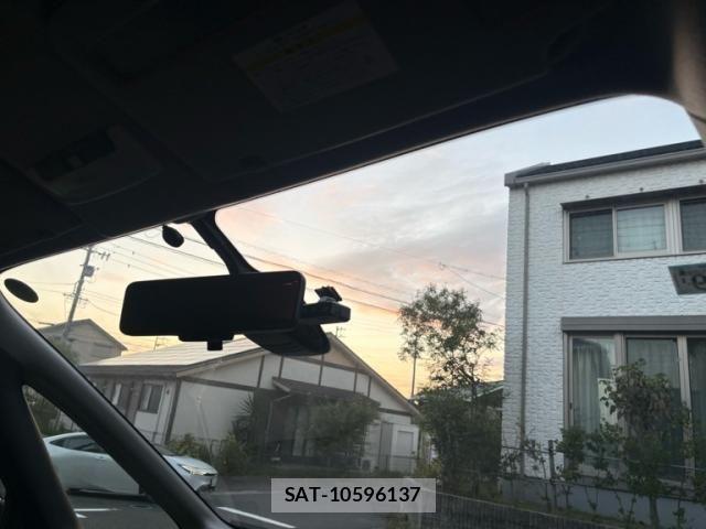 Nissan SERENA 2017-09 8831521-15