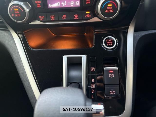 Nissan SERENA 2017-09 8831521-24
