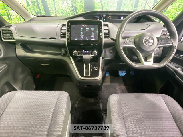 Nissan SERENA 2016-11 8831505-1