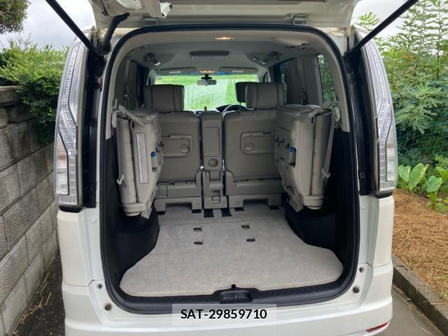 Nissan SERENA 2014-05 8831526-10