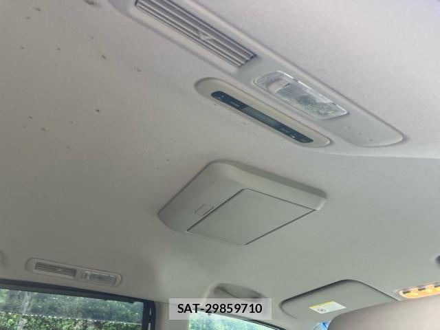 Nissan SERENA 2014-05 8831526-15