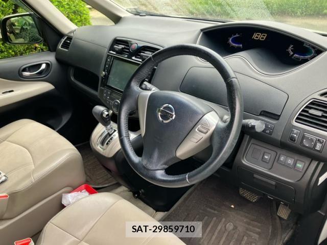 Nissan SERENA 2014-05 8831526-22