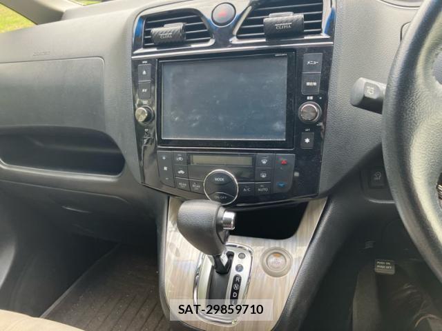 Nissan SERENA 2014-05 8831526-26