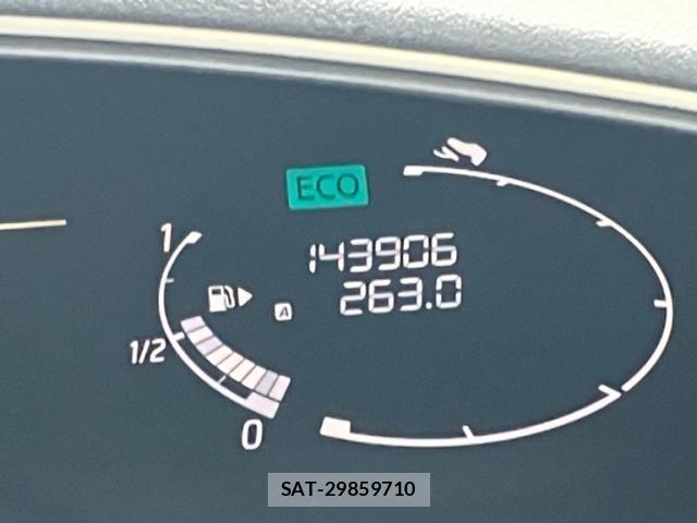 Nissan SERENA 2014-05 8831526-29