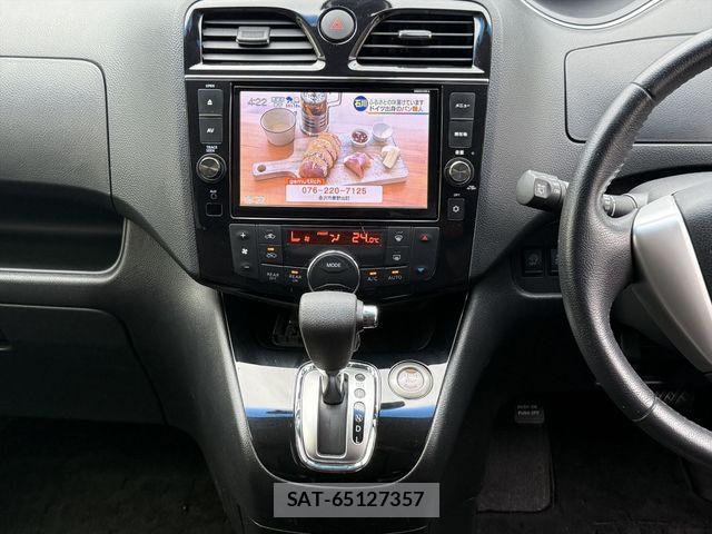 Nissan SERENA 2014-10 8831504-21