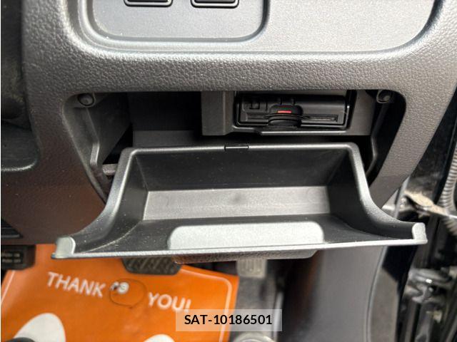 Nissan SERENA 2014-02 8831517-7