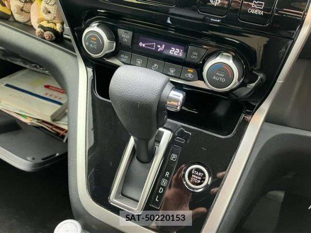 Nissan SERENA 2017-02 8831507-21