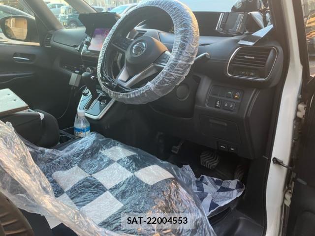 Nissan SERENA 2017-11 8831506-19