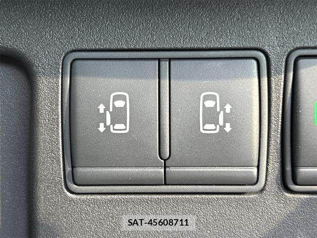 Nissan SERENA 2016-06 8831500-12