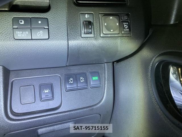 Nissan SERENA 2014-03 8831509-10