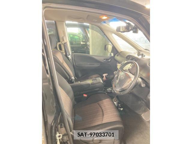 Nissan SERENA 2016-05 8831520-13