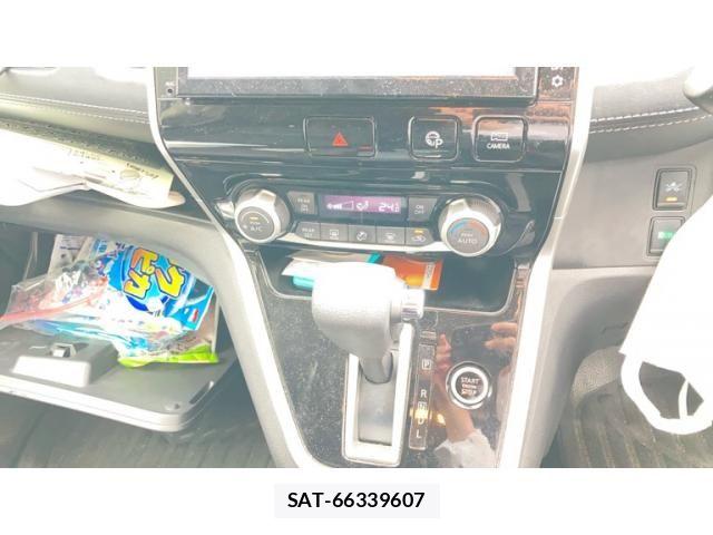 Nissan SERENA 2018-11 8831503-11