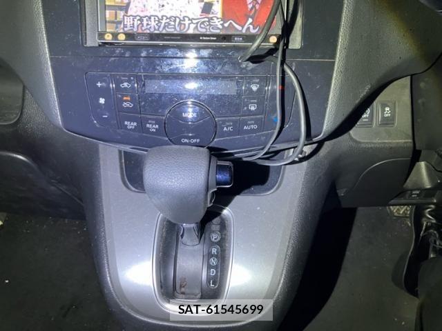 Nissan SERENA 2013-08 8831516-19