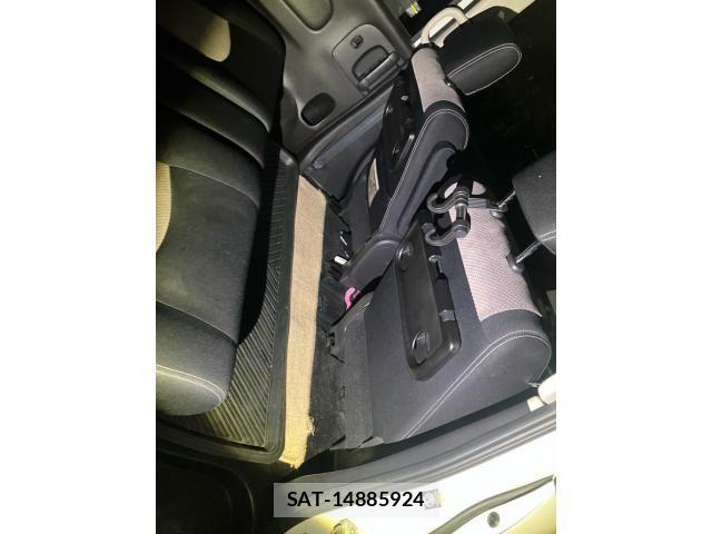 Nissan SERENA 2014-01 8831522-12