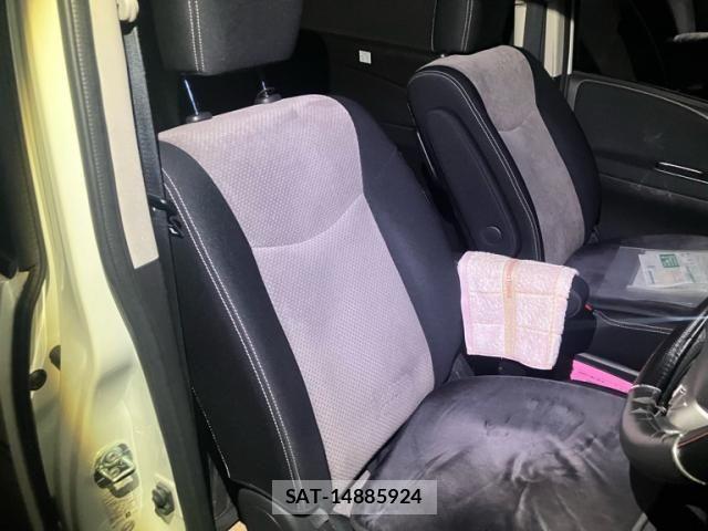 Nissan SERENA 2014-01 8831522-14