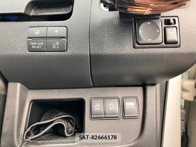 Nissan SERENA 2013-03 8831529-18