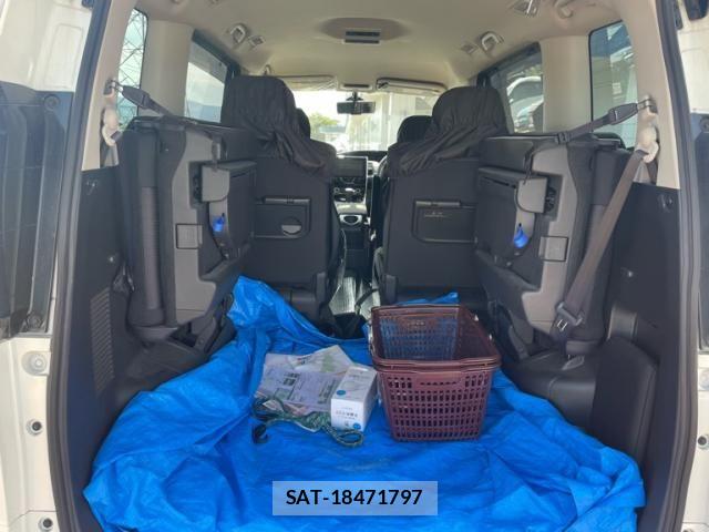 Nissan SERENA 2017-12 8831508-12