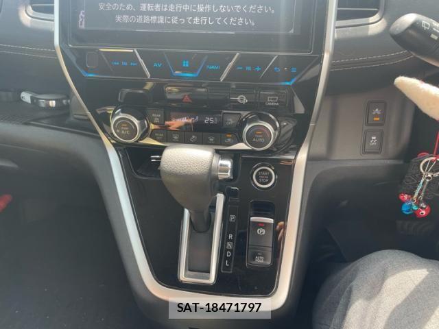 Nissan SERENA 2017-12 8831508-16