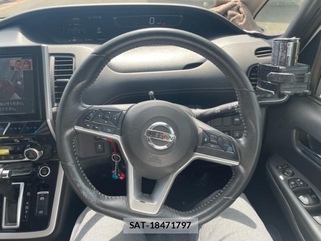 Nissan SERENA 2017-12 8831508-17