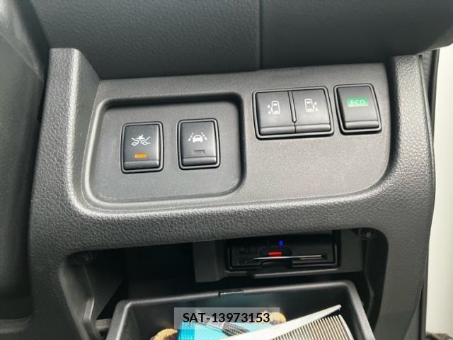 Nissan SERENA 2015-12 8850615-17