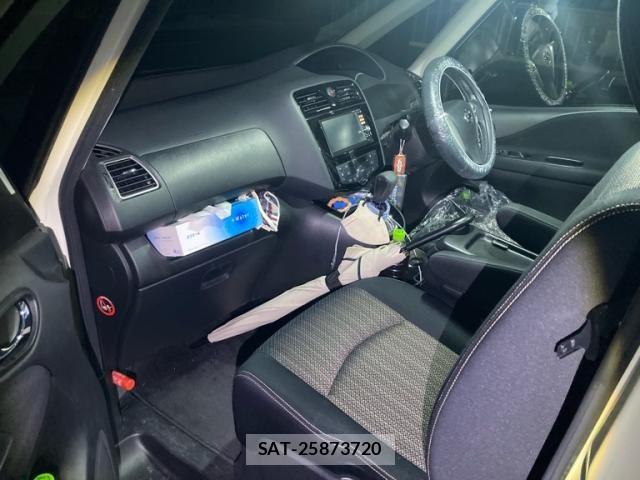 Nissan SERENA 2014-01 8850617-12