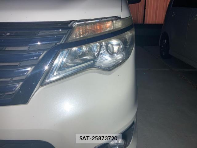 Nissan SERENA 2014-01 8850617-1