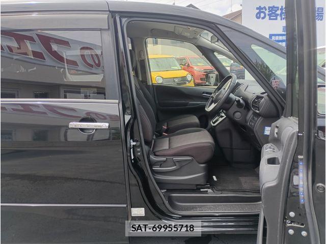Nissan SERENA 2017-08 8850609-17